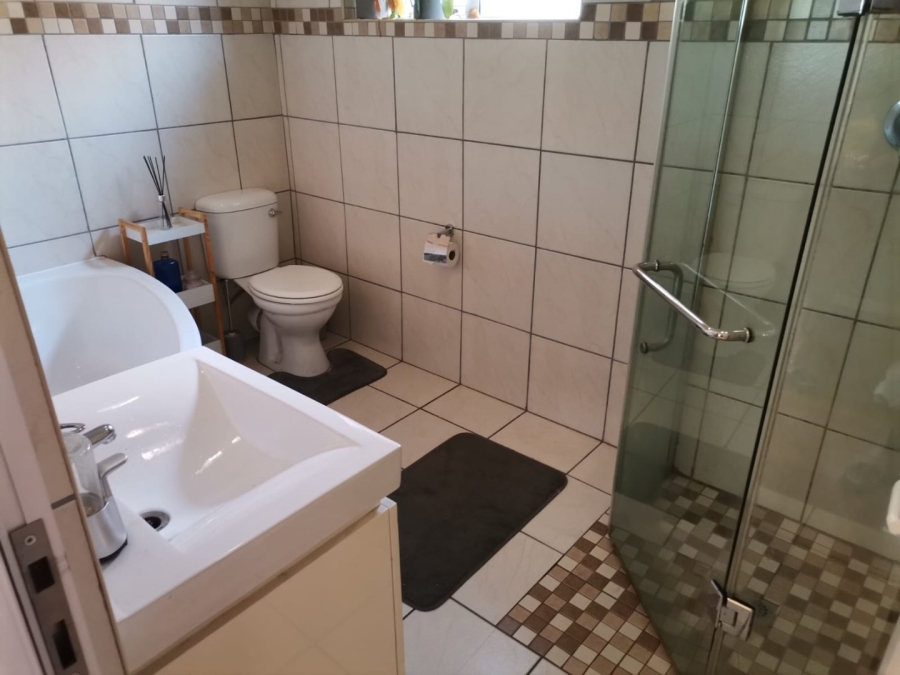 4 Bedroom Property for Sale in Thornton Western Cape